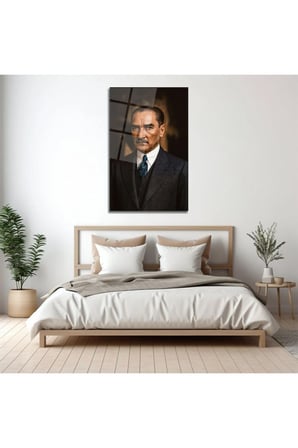 Atatürk Derin Bakışlı Portre Dekoratif Cam Tablo