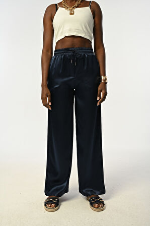 KADIN BELİ LASTİKLİ BOL PAÇA LACİVERT RENK DÜZ SATEN PANTOLON