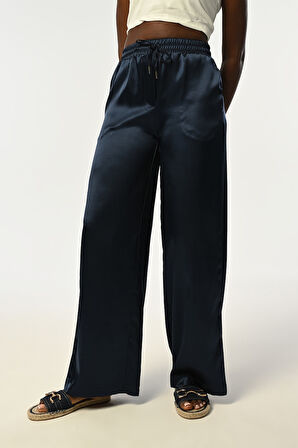 KADIN BELİ LASTİKLİ BOL PAÇA LACİVERT RENK DÜZ SATEN PANTOLON