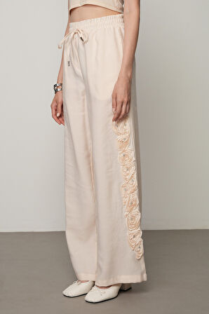 Kadın Şerit Gül Ve Taş Detaylı Düz Renk Beli Lastikli Bol Paça Pantolon