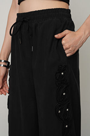 Kadın Şerit Gül Ve Taş Detaylı Düz Renk Beli Lastikli Bol Paça Pantolon