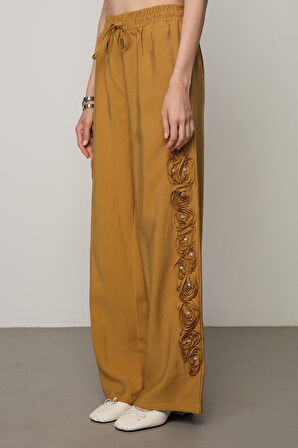 Kadın Şerit Gül Ve Taş Detaylı Düz Renk Beli Lastikli Bol Paça Pantolon