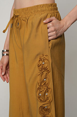 Kadın Şerit Gül Ve Taş Detaylı Düz Renk Beli Lastikli Bol Paça Pantolon