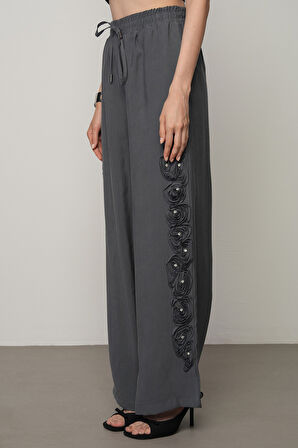 Kadın Şerit Gül Ve Taş Detaylı Düz Renk Beli Lastikli Bol Paça Pantolon