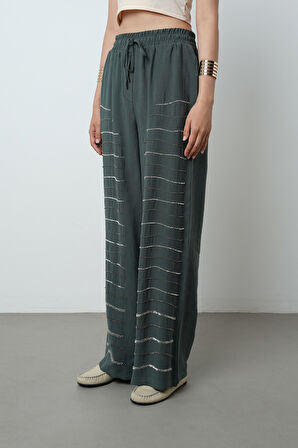 Kadın Yatay Şerit Taş İşlemeli Düz Renk Beli Lastikli Bol Paça Pantolon