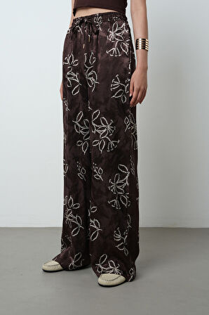 Kadın Çiçek Desenli Kahverengi Jakarlı Bol Paça Desenli Pantolon