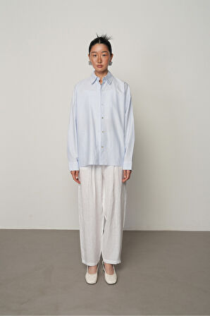 KADIN MAVİ ÇİZGİLİ DÜĞME DETAYLI GÖMLEK