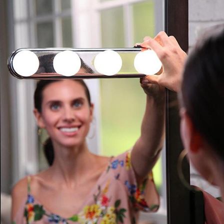 Kablosuz Parlak Banyo Stüdyo Makyaj Aynası Işığı Pilli Vantuzlu Taşınabilir 4 Led Ampul (5264)