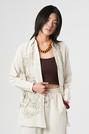 KADIN NATUR RENK ÖNÜ BONCUK-PUL İŞLEMELİ OVERSİZE GÖMLEK