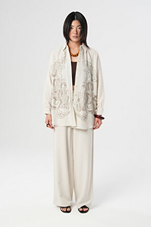 KADIN NATUR RENK ÖNÜ BONCUK-PUL İŞLEMELİ OVERSİZE GÖMLEK