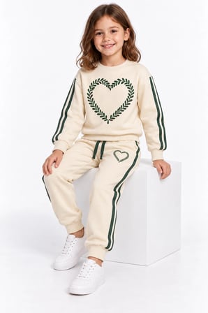 Kız Çocuk Ekru Yeşil Kalp Desenli Şeritli Eşofman Takımı – Sweatshirt ve Jogger Pantolon