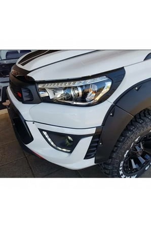 Toyota Hilux Revo 2016-2019 Far Çerçevesi Kaplama Siyah