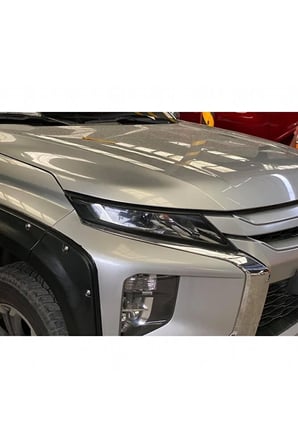 Mitsubishi L200 Far Çerçevesi Seti 2019+ Siyah