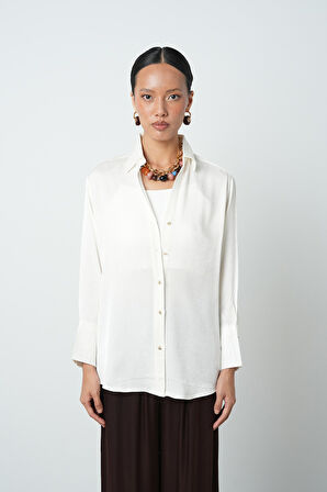 Kadın V Yaka Ekru Renk Altın Düğmeli Gömlek