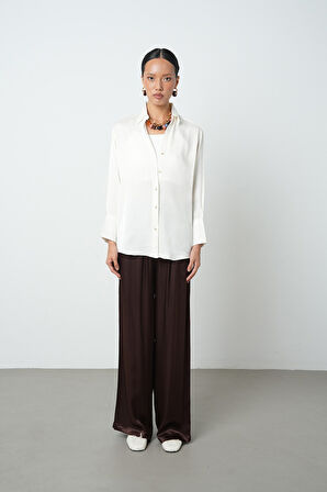 Kadın V Yaka Ekru Renk Altın Düğmeli Gömlek