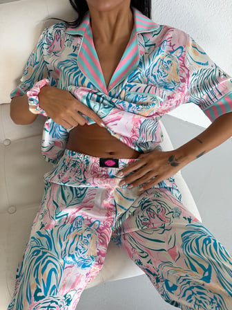Muah Blue Savana Kadın Saten Pijama Takımı Kaplan ve Zebra Desenli Kısa Kollu Mavi
