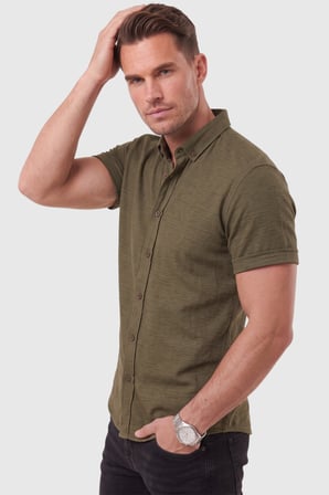 DeepSEA Erkek Slim Fit Likralı Jakar Dokulu Haki Kısa Kol Gömlek – Esnek Nakış Armalı 2604356