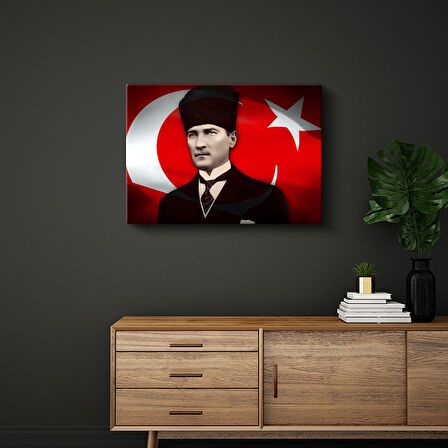 Türk Bayrağı Önünde Kalpaklı Atatürk Portre Kanvas Tablo