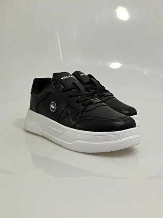 2933 Wickers Siyah-Beyaz Cilt Bağcıklı Bayan Spor Ayakkabısı