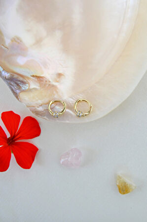 14K Altın Kaplama Zirkon Taşlı Mini Halka Küpe – 8 mm Hipoalerjenik