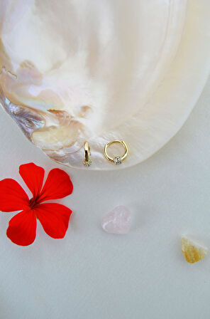 14K Altın Kaplama Zirkon Taşlı Mini Halka Küpe – 8 mm Hipoalerjenik