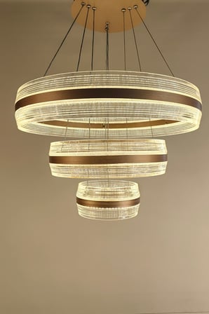 Modern Üç Katmanlı Bronz ve Kristal Efektli LED Sarkıt Avize