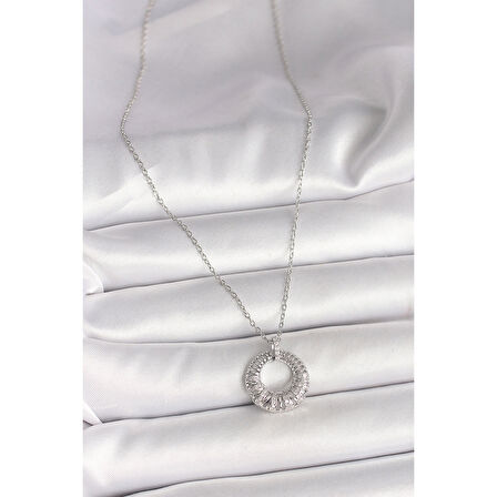 316L Çelik Gümüş Renk Zincir Zirkon Taş İşlemeli Daire Model Kadın Kolye