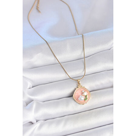 316L Çelik Gold Renk Zincir Pembe Mineli İncili Çiçek İşlemeli Portre Model Kadın Kolye