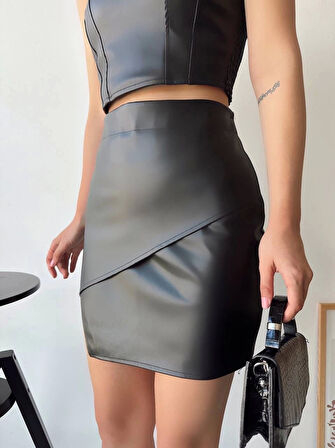Kapaklı asimetrik model deri etek siyah s240106
