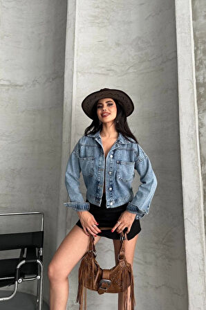 Çift cepli kol katlamalı kar yıkama crop kot ceket mavi d2000