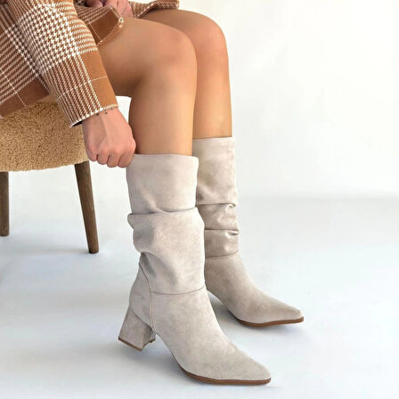 Titen Bej Süet Körüklü Topuklu Çizme