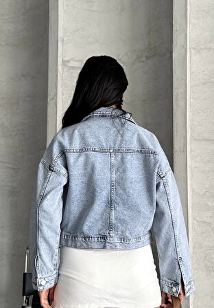 Çift cepli kol katlamalı kar yıkama crop kot ceket buz mavi d2000