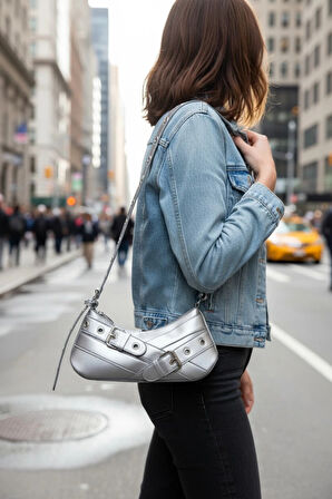 Casey Gümüş Cilt Kemer Detaylı Kadın Baget Omuz Çantası