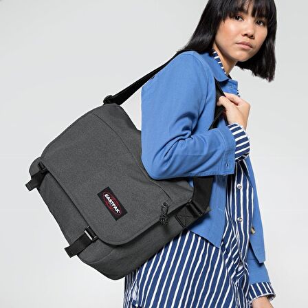 Eastpak Delegate + Black Denim Omuz Çantası EK26E77H