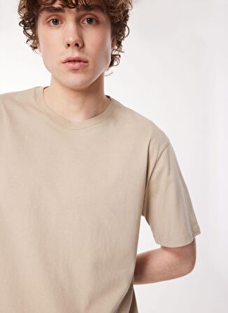 Levis Bisiklet Yaka Düz Bej Erkek T-Shirt A9437-0002_CLASSIC RELAXED TEE SILT