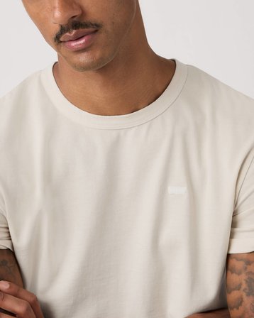 LEVI'S ORIGINAL TEE GARMENT DYE PUMICE S ERKEK KREM RENGİ BİSİKLET YAKA T-SHİRT 005GX-0006