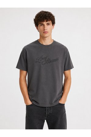 Levi's Erkek RELAXED ERKEK GRİ TİŞÖRT - A2082-0419
