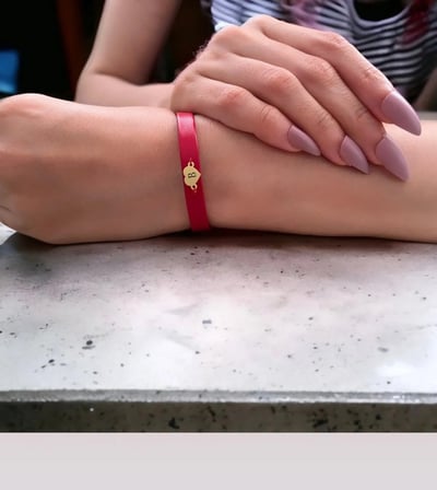 14 Ayar Altın Plakalı B Harfine Özel Kalp Motifli Doğal Kırmızı Derili Hediye Bileklik-541