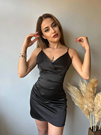 İNCE ASKILI SATEN SİYAH ELBİSE