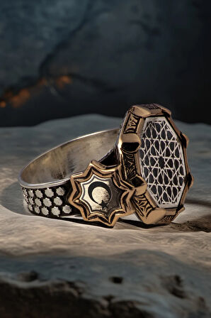 Erkek Siyah Mineli Kalkan Motifli Yanı Ay Yıldız Türk Bayrağı İşlemeli 925 Ayar Gümüş Yüzük