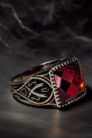 Erkek Yakut Taşlı Yanı Çift Zülfikar Kılıcı İşlemeli 925 Ayar Gümüş Yüzük