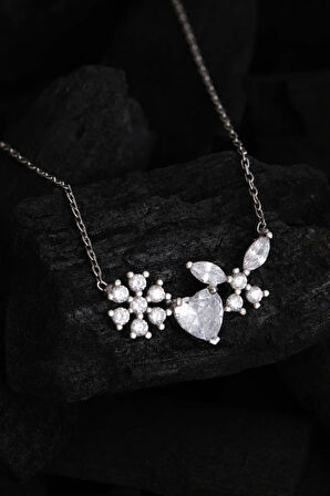 Kadın Gümüş Kolye - Zirkon Taşlı Kar Tanesi Ve Kalp Motifli Gümüş Kolye