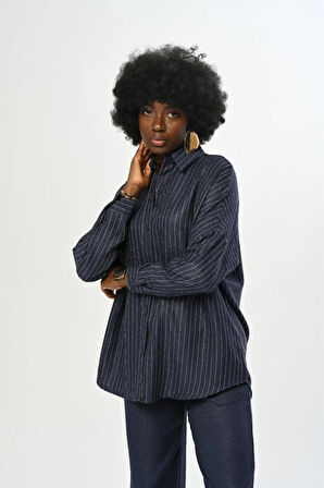 KADIN ÇİZGİLİ DESENLİ DÜZ RENK OVERSİZE KESİM GÖMLEK