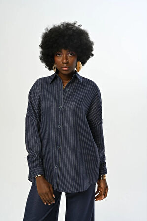 KADIN ÇİZGİLİ DESENLİ DÜZ RENK OVERSİZE KESİM GÖMLEK