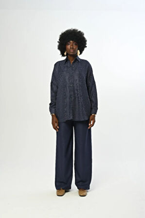 KADIN ÇİZGİLİ DESENLİ DÜZ RENK OVERSİZE KESİM GÖMLEK