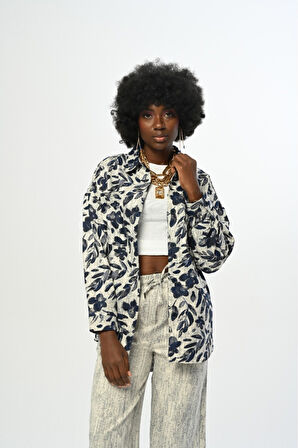 KADIN KARIŞIK ÇİÇEK DESENLİ LACİVERT GÖMLEK