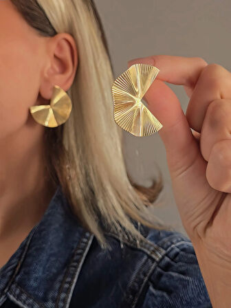 Yelpaze Çiçek Model Gold Renk Küpe