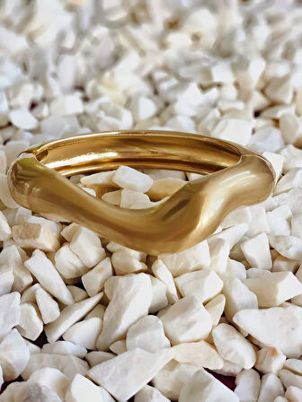 Dalgalı Asimetrik Model Bombeli Gold Mat Molted Kelepçe Çelik Bileklik