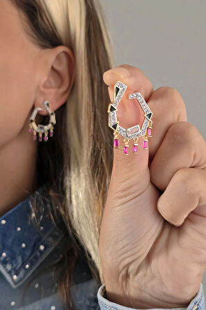 Triangle Pembe Sallantılı Siyah Mineli Köşeli Küpe