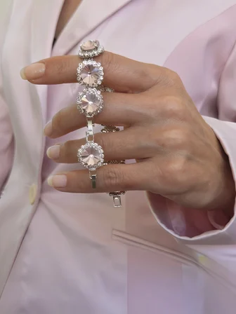 Riviere Kristal Taşlı Çiçek Model Pembe Renkli Bileklik